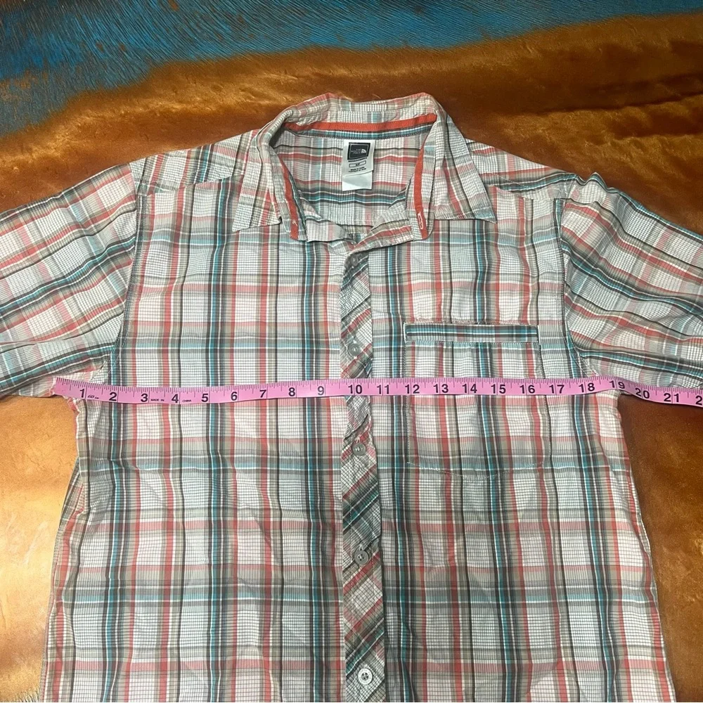North Face plaid button down short sleeve shirt vented size small